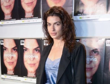 Τόνια Σωτηροπούλου με μαγιώ - Το κορίτσι του Μπόντ έβαλε φωτιές (φωτό)